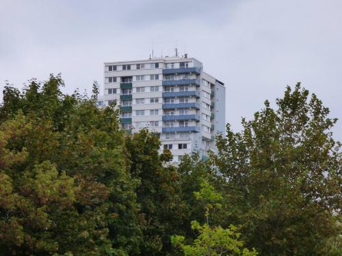 Punkthochhaus nähe Hyazinthenstraße
