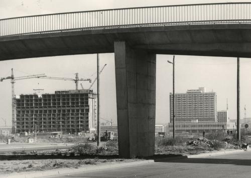 Fußgängerbrücke mit Scheibe A und E