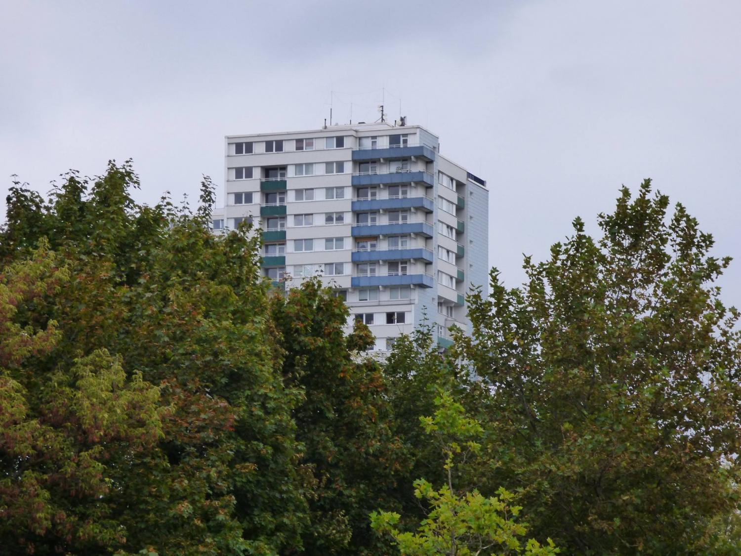 Punkthochhaus nähe Hyazinthenstraße