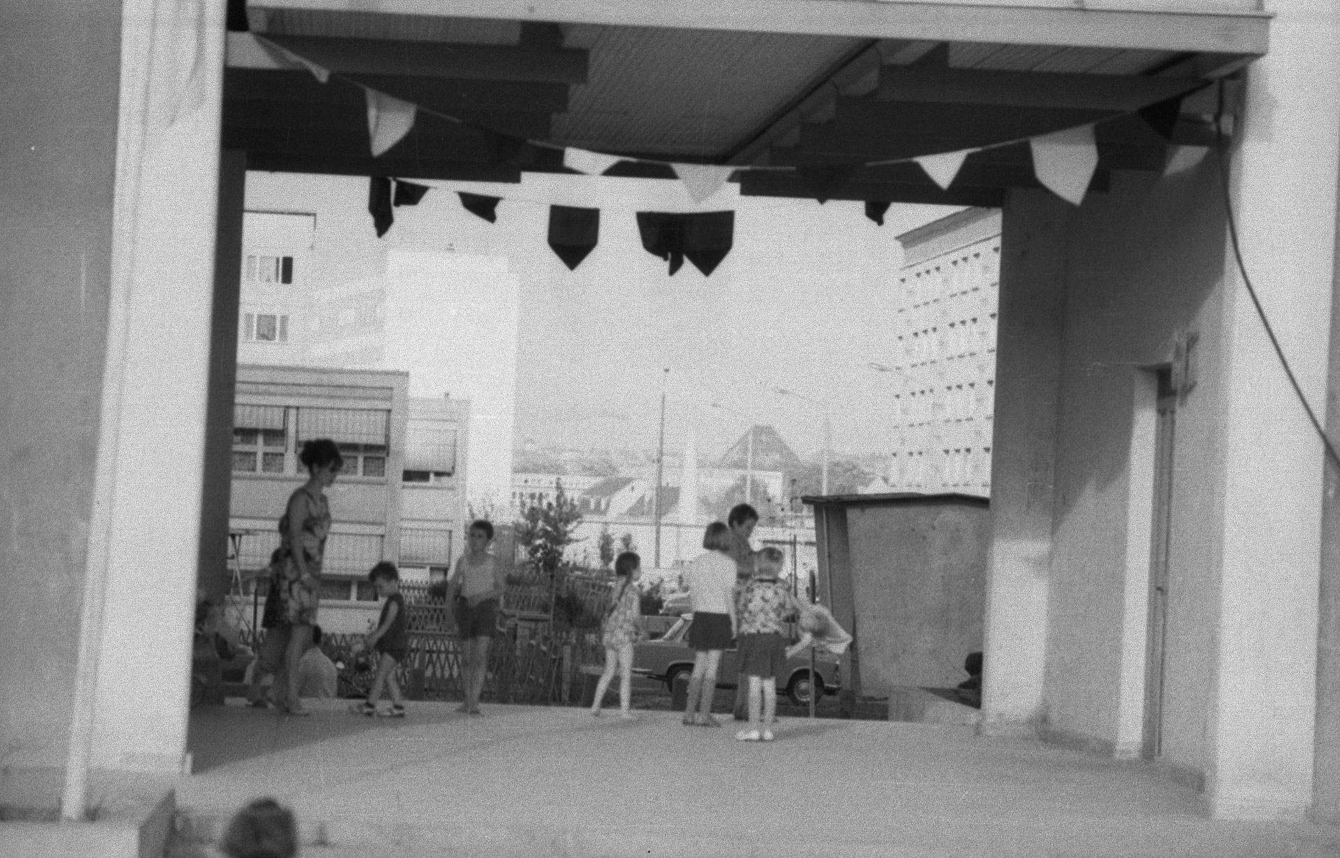 Durchgang Block 10 mit Sandmännchen