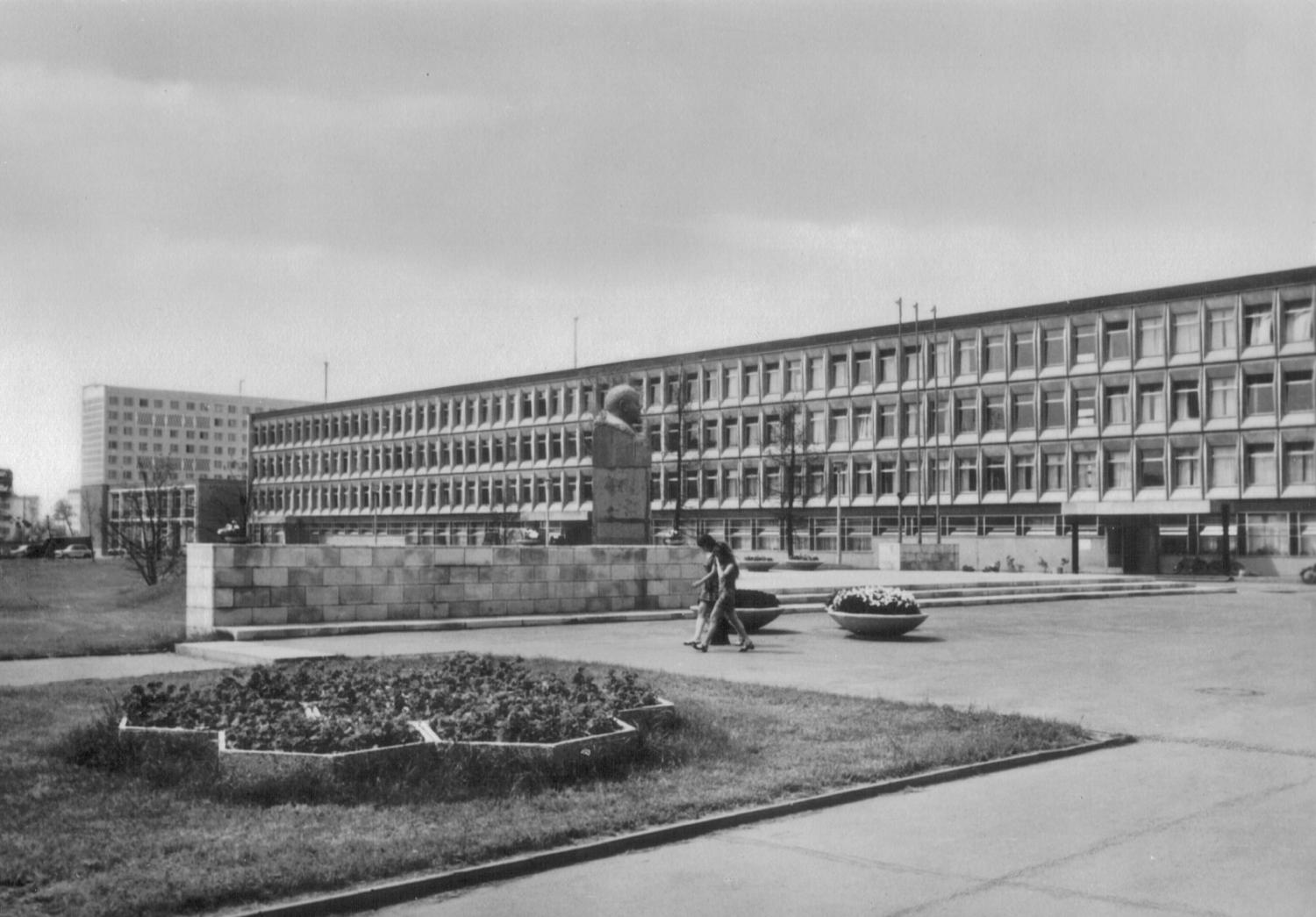 Ansichtskarte: Bildungszentrum